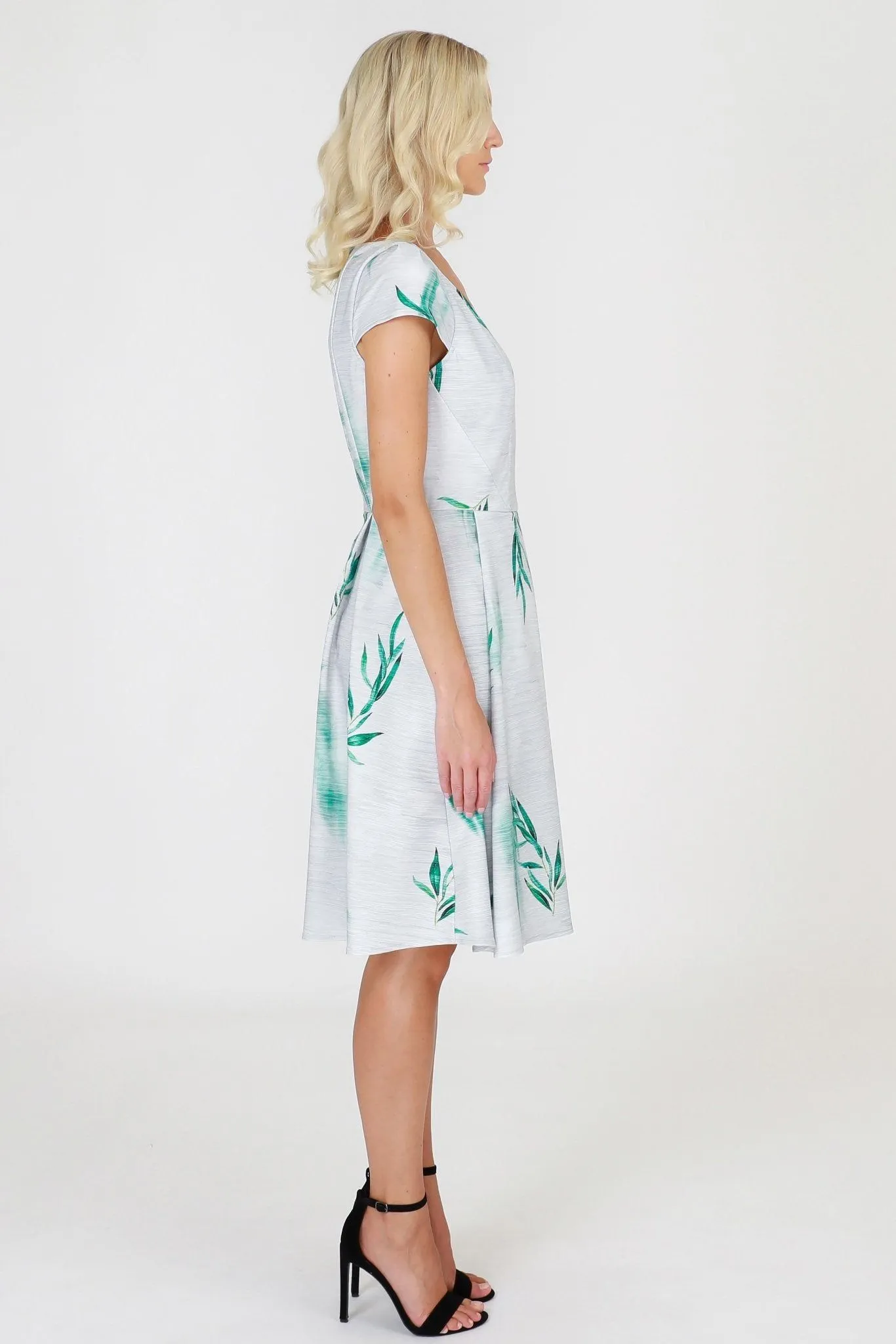 3RD Love August’s Breeze Print Dress in Soft Grey