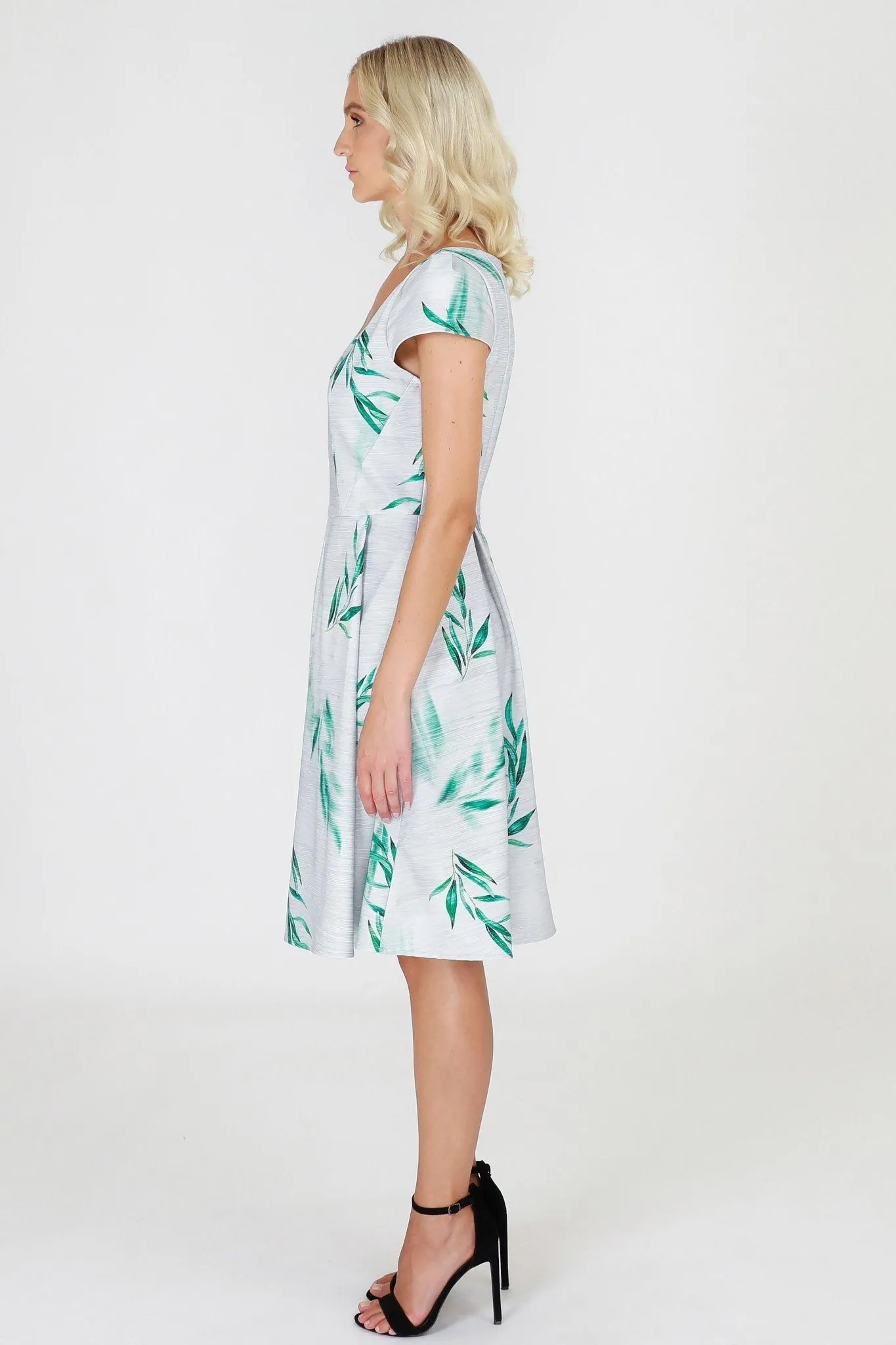 3RD Love August’s Breeze Print Dress in Soft Grey