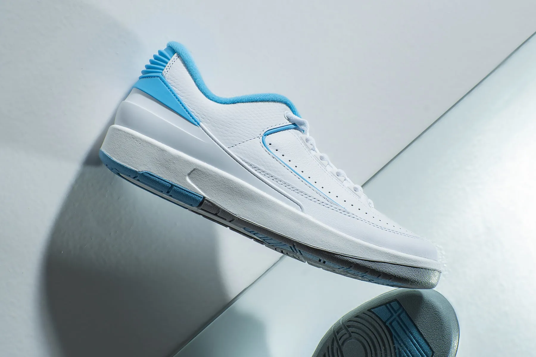 Air Jordan 2 Retro Low - White/University Blue/Cement Grey