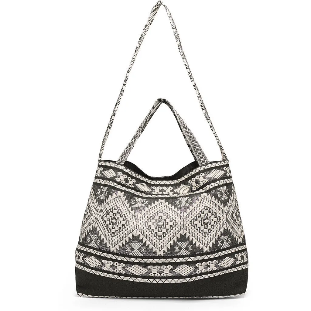 Beautiful shopper bag with woven pattern / 16256 - Black (Nero)