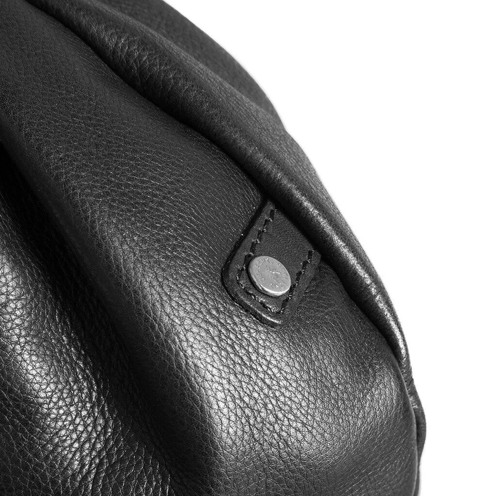 Medium crossover bag in a buttery soft leather quality / 15942 - Black (Nero)