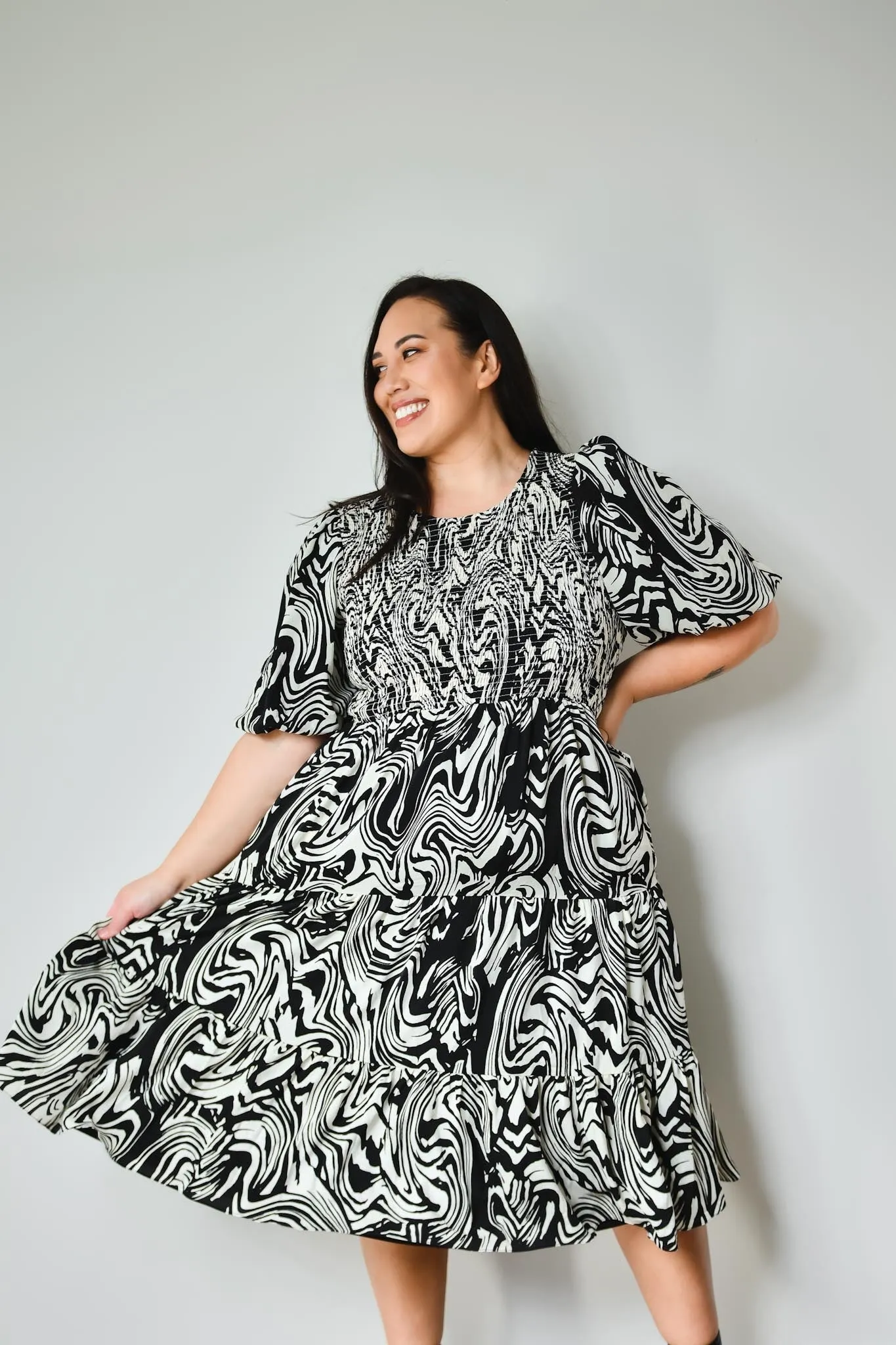 Saskia dress - Black & white 70's print